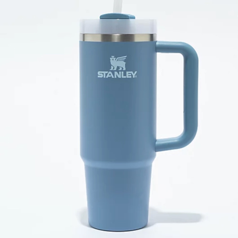 The Quencher H2.0 Flowstate™ 30-Ounce Tumbler Stanley in Indigo